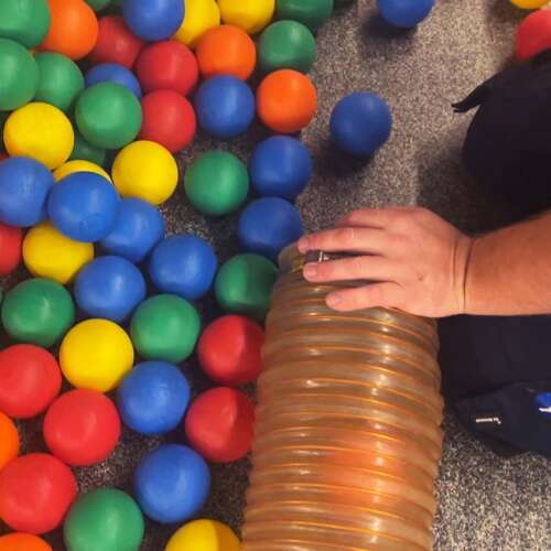 Ballenbak reinigen ELI Play service team
