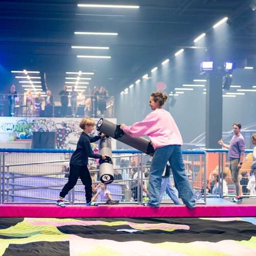 Battle beam with airbag Trampolinepark ELI Play